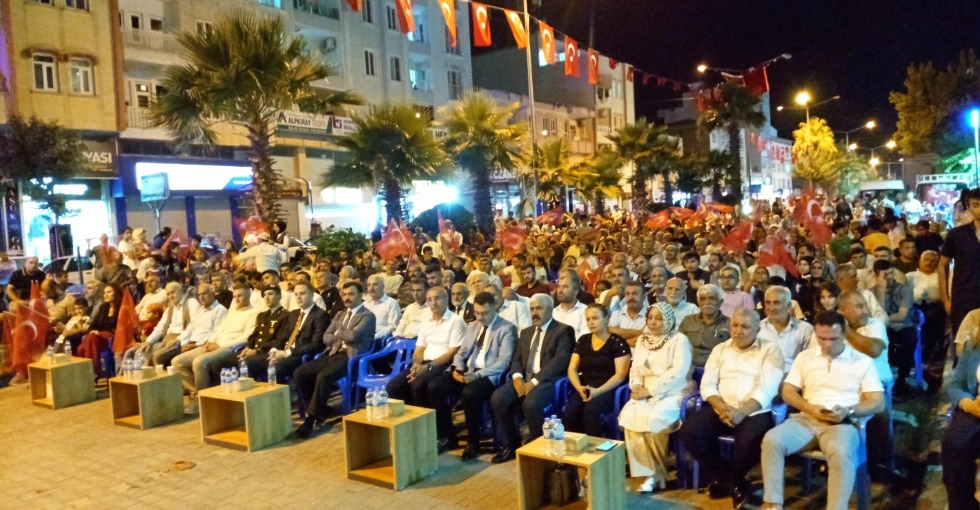 KAHTA'DA 15 TEMMUZ ANMA TÖRENİ DÜZENLENDİ 